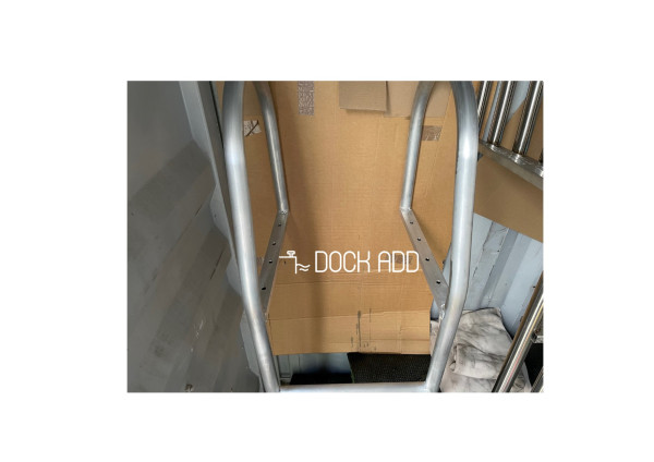 Escalera de baño de aluminio con 4 peldaños